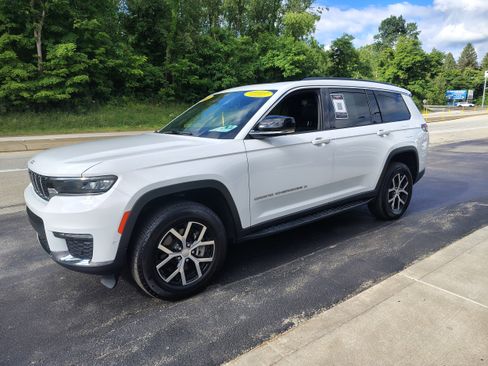 Used 2024 Jeep Grand Cherokee L Limited w/ Luxury Tech Group II AWD/4WD image 4