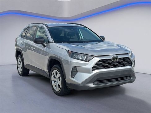 Used 2020 Toyota RAV4 LE FWD image 5