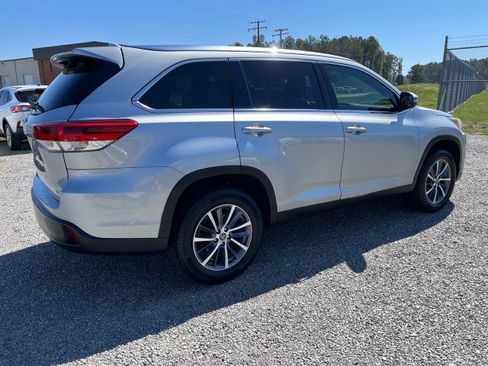 Used 2019 Toyota Highlander XLE image 7