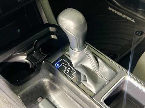 Used 2018 Toyota Tacoma SR image 23