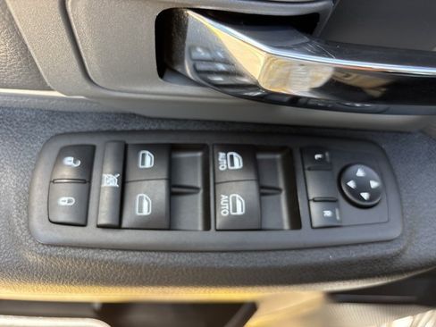 Used 2024 RAM 1500 Classic SLT AWD/4WD image 18