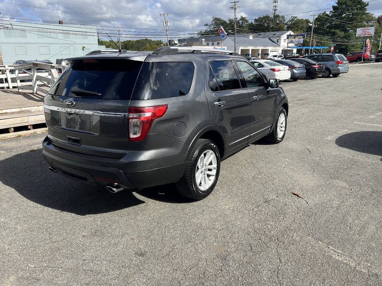Used 2015 Ford Explorer XLT w/ Equipment Group 201A AWD/4WD image 8