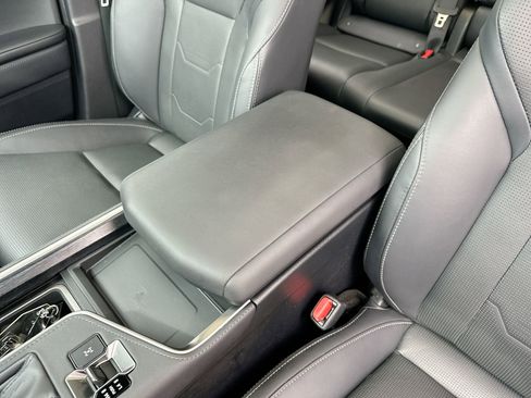 Used 2025 Lexus GX 550 w/ Cold Area Package AWD/4WD image 20