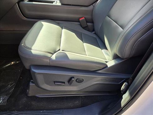 New 2025 Ford Expedition Active image 4