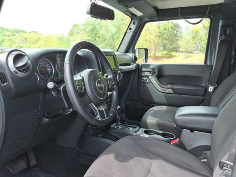 Used 2015 Jeep Wrangler Unlimited Sport w/ Quick Order Package 24S AWD/4WD image 24