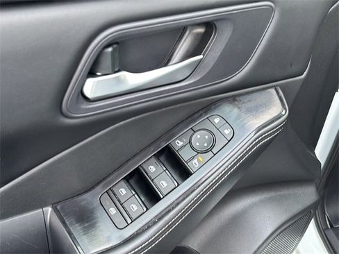 Used 2024 Nissan Rogue SV image 16