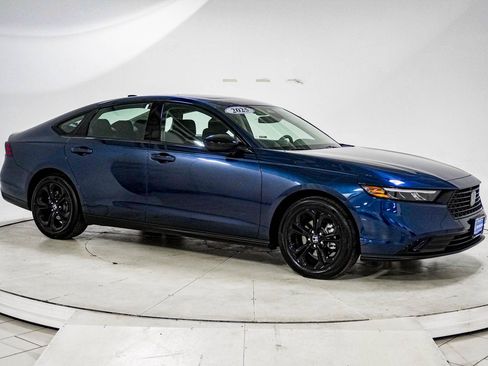 Certified 2025 Honda Accord SE image 12