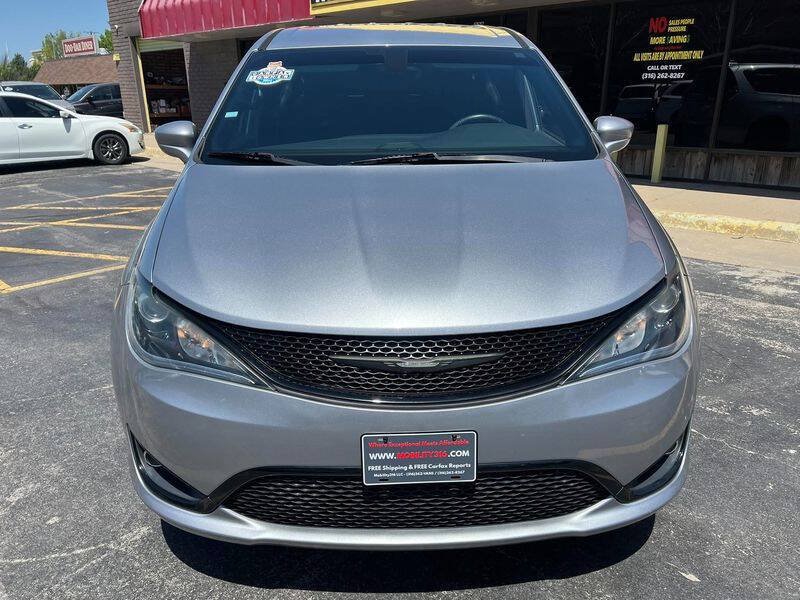 Used 2018 Chrysler Pacifica Touring Plus w/ S Appearance Package FWD image 7
