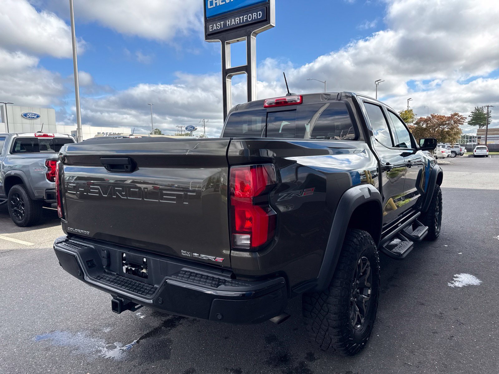 Used 2024 Chevrolet Colorado ZR2 w/ Safety Package AWD/4WD image 6