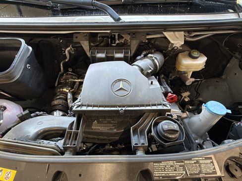 Used 2025 Mercedes-Benz Sprinter 2500 image 24