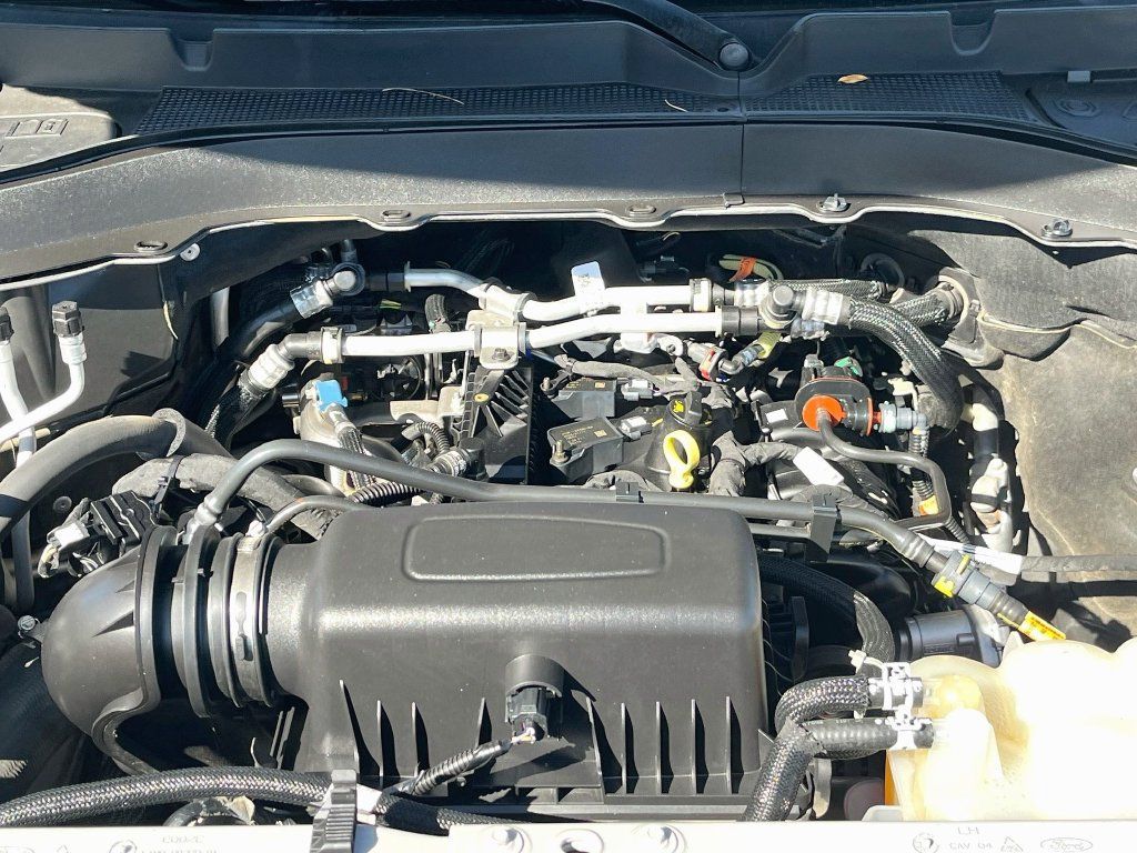 Used 2023 Ford Explorer XLT w/ Equipment Group 202A AWD/4WD image 32