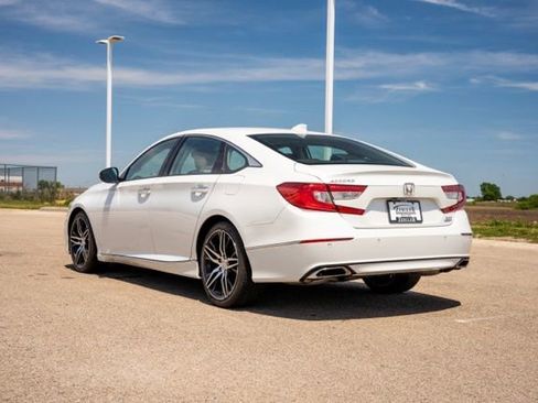 Used 2021 Honda Accord Touring image 4