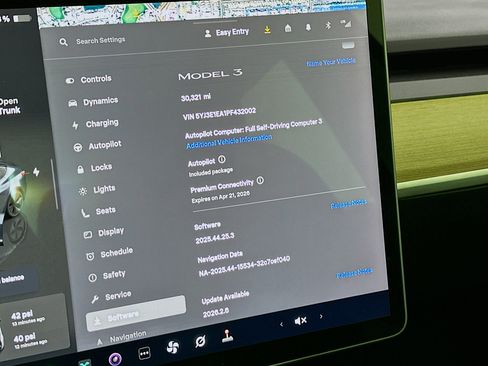 Used 2023 Tesla Model 3 Standard Range image 18