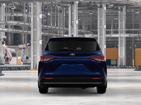 New 2026 Toyota Sienna XLE AWD/4WD image 8