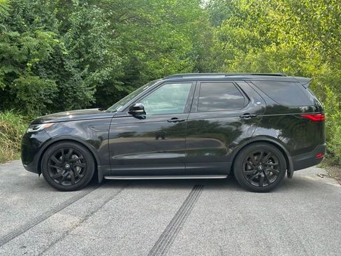 Used 2025 Land Rover Discovery S image 9