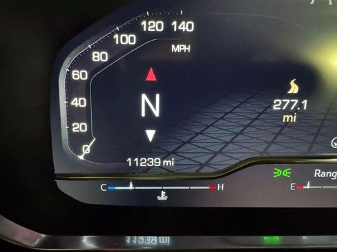 Used 2023 GMC Yukon SLT w/ SLT Luxury Package image 15