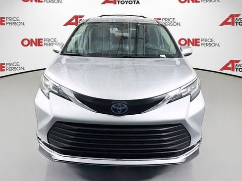 Certified 2022 Toyota Sienna XLE w/ XLE Plus Package FWD image 3