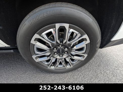 Used 2023 GMC Yukon Denali Ultimate AWD/4WD image 10