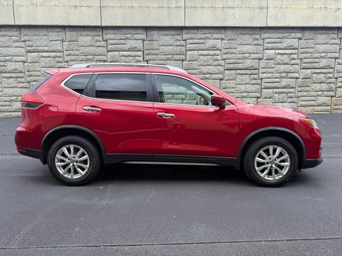 Used 2017 Nissan Rogue SV w/ SV Premium Package AWD/4WD image 6