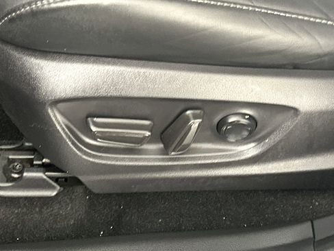 Used 2025 Toyota Crown Signia image 19