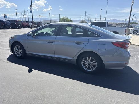 Used 2016 Hyundai Sonata SE w/ Winter Weather Package FWD image 9