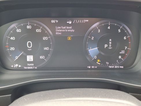 Used 2019 Volvo XC40 T5 Momentum image 14