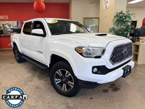 Used 2019 Toyota Tacoma TRD Sport w/ Technology Package AWD/4WD image 1