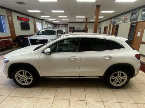 Used 2023 Mercedes-Benz GLA 250 4MATIC w/ Premium Package image 2