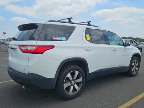 Used 2019 Chevrolet Traverse LT w/ LT Premium Package AWD/4WD image 4