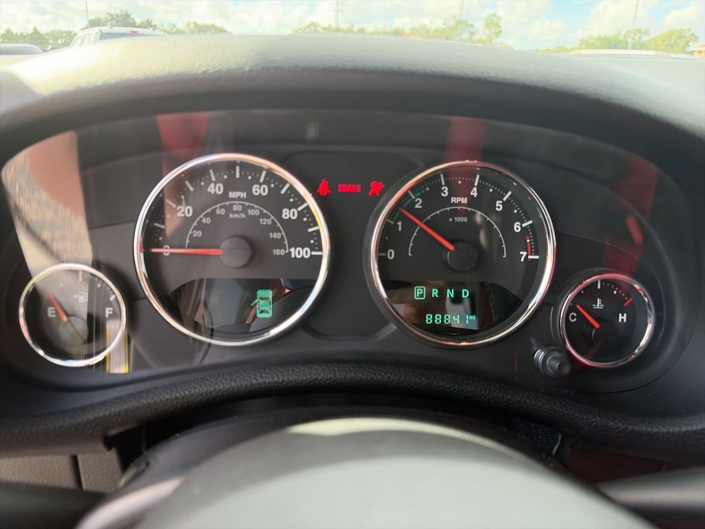 Used 2015 Jeep Wrangler Unlimited Sahara w/ Connectivity Group AWD/4WD image 18