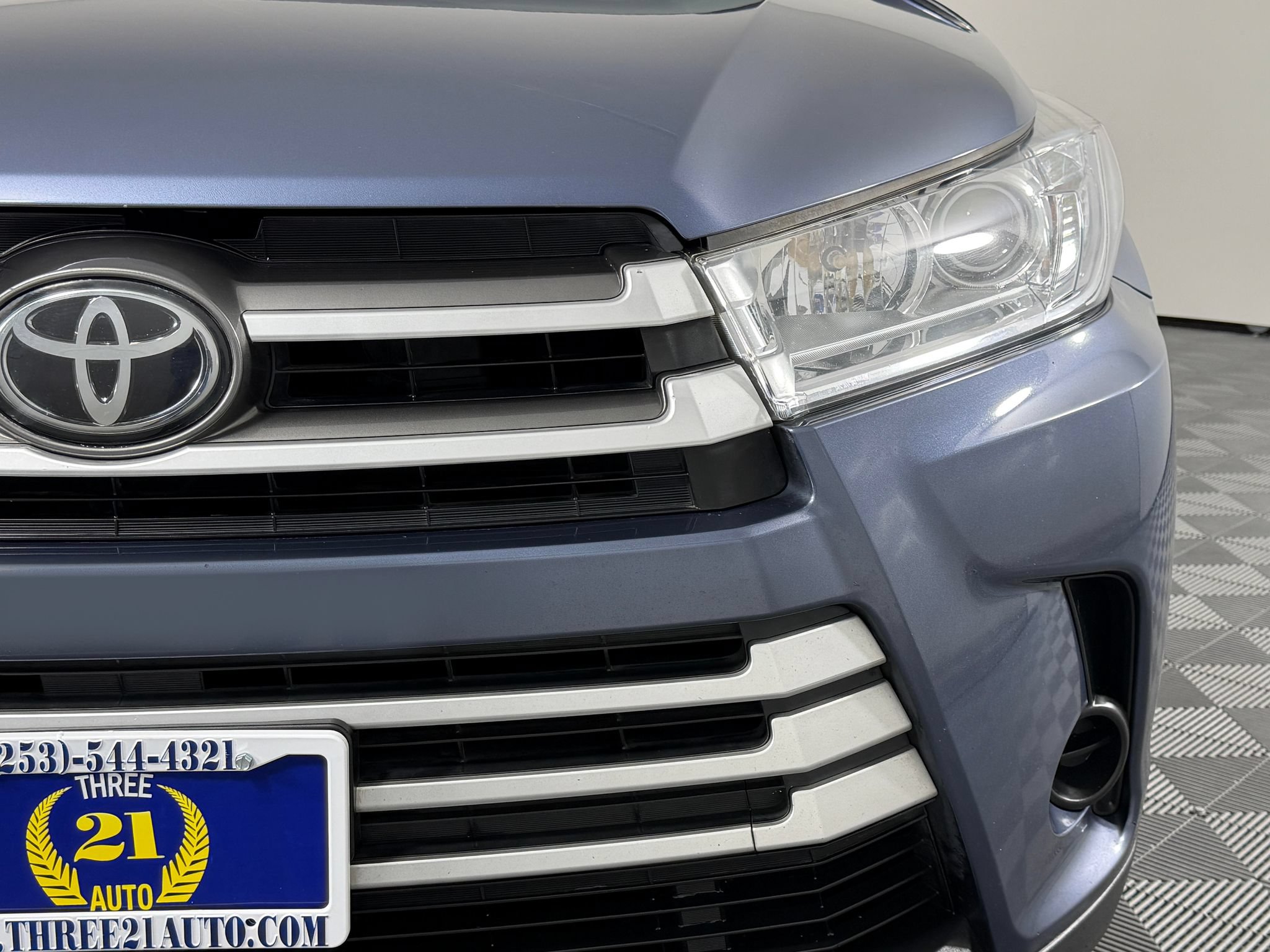 Used 2017 Toyota Highlander LE FWD image 5