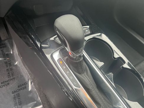 Used 2025 Chevrolet Trax LT w/ LT Convenience Package image 35