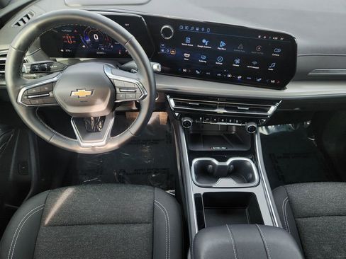 Used 2025 Chevrolet Traverse LT image 25