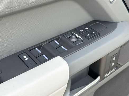 New 2026 Land Rover Defender 110 X-Dynamic SE AWD/4WD image 23