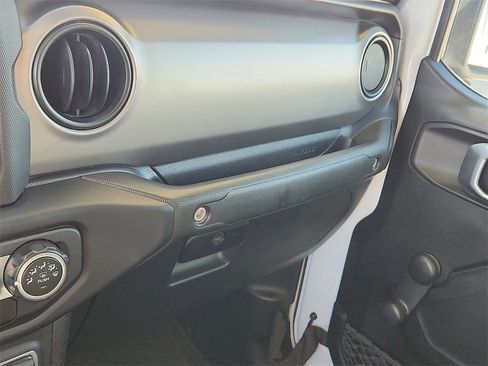 Certified 2021 Jeep Gladiator Sport image 29