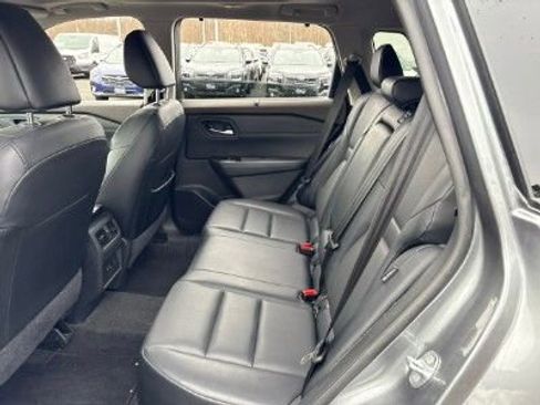 Used 2023 Nissan Rogue SV w/ SV Premium Package image 4