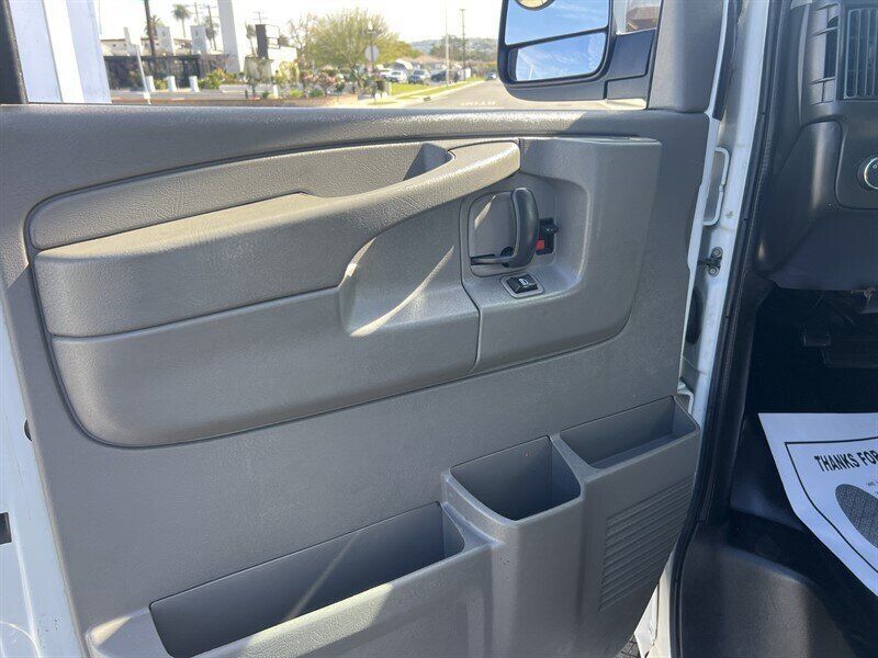 Used 2013 GMC Savana 2500 RWD image 13