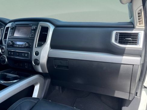 Used 2017 Nissan Titan PRO-4X w/ Pro-4x Convenience Package AWD/4WD image 27