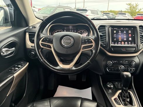 Used 2017 Jeep Cherokee Limited AWD/4WD image 18