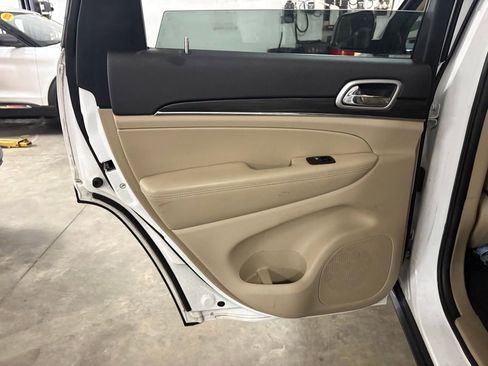 Used 2019 Jeep Grand Cherokee Limited AWD/4WD image 12