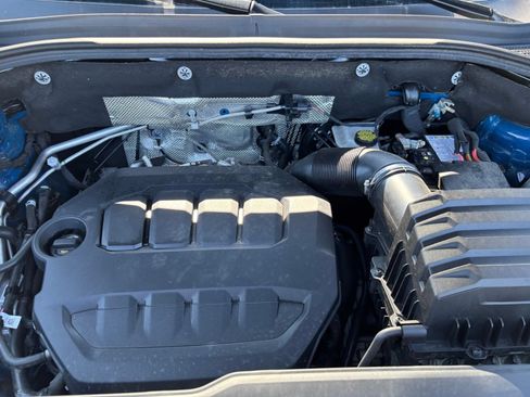 Used 2025 Volkswagen Atlas Cross Sport SE FWD image 31