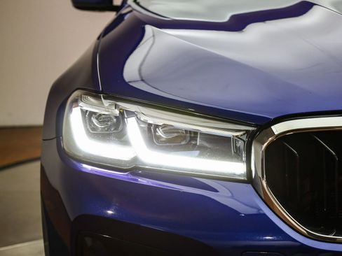 Certified 2022 BMW M5 w/ Executive Package image 8