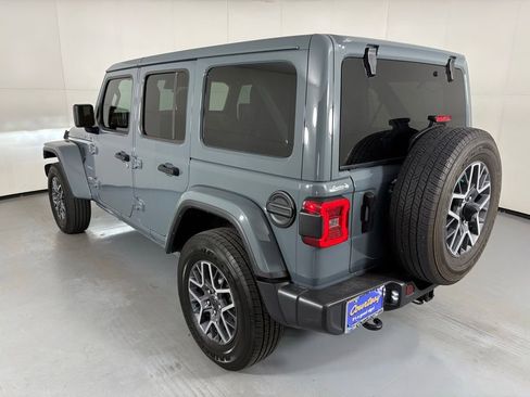 Used 2024 Jeep Wrangler Unlimited Sahara AWD/4WD image 6