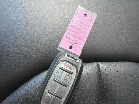 Used 2023 Chrysler Pacifica Touring-L image 22