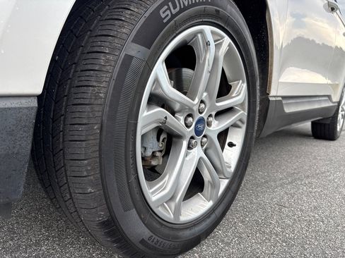 Used 2017 Ford Edge Titanium w/ Equipment Group 301A FWD image 9