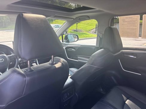 Certified 2021 Toyota RAV4 XLE Premium AWD/4WD image 20