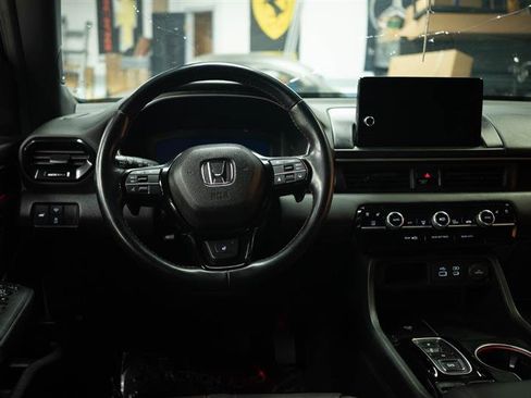 Used 2025 Honda Pilot Black Edition image 19