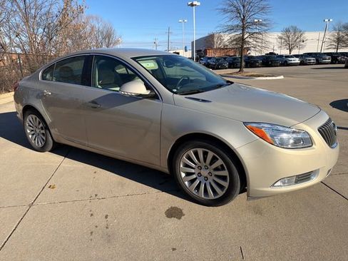 Used 2012 Buick Regal Leather image 7