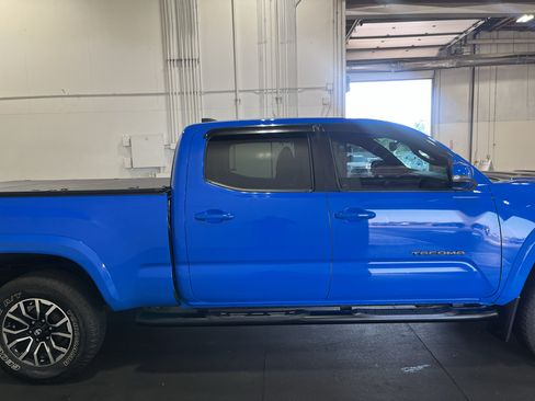 Used 2021 Toyota Tacoma TRD Sport AWD/4WD image 5