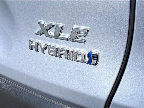 Used 2024 Toyota RAV4 XLE w/ Convenience Package image 9